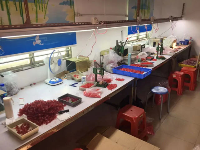 假冒奧特曼賣(mài)了400多萬(wàn)!制假窩點(diǎn)竟是&ldquo;內(nèi)鬼&rdquo;開(kāi)的